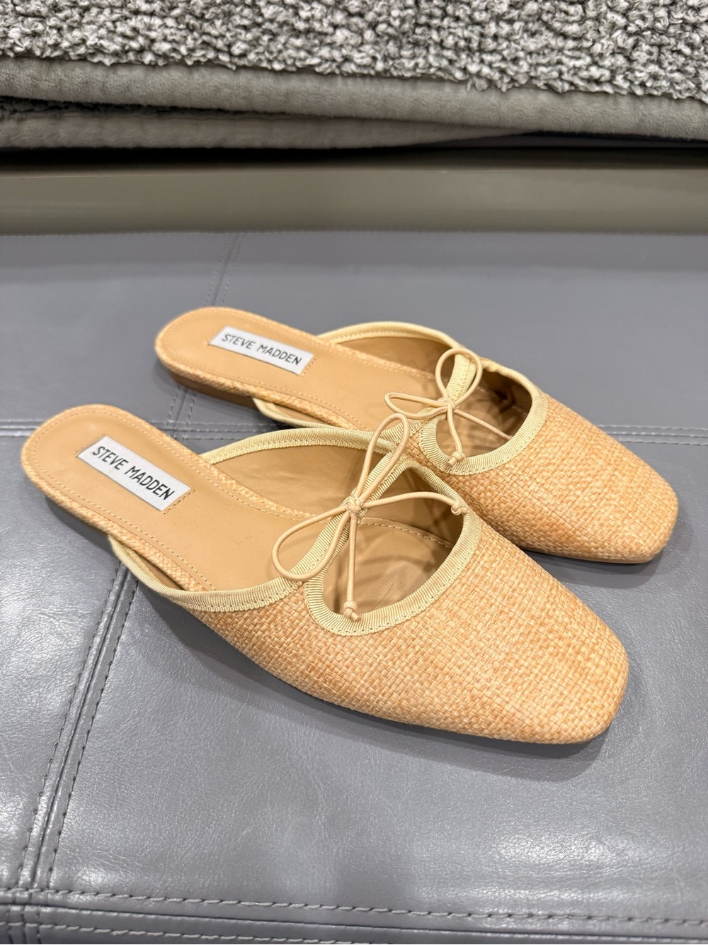 Steve Madden Straw Raffia Bow Slip-On Mules in Light Beige